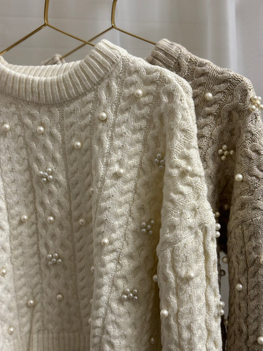 Pearly wool pullover.